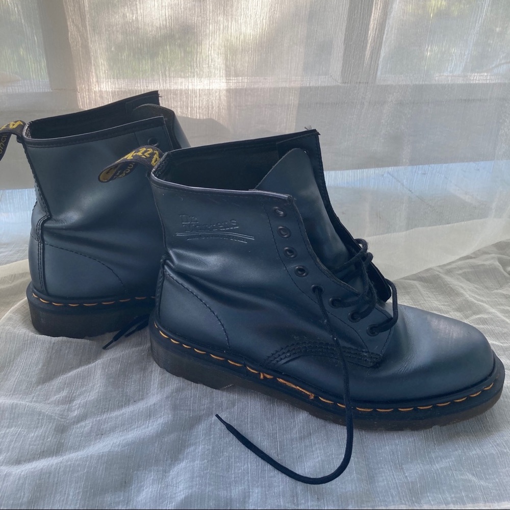 Vintage Dr. Martens metallic boots silver grey 7